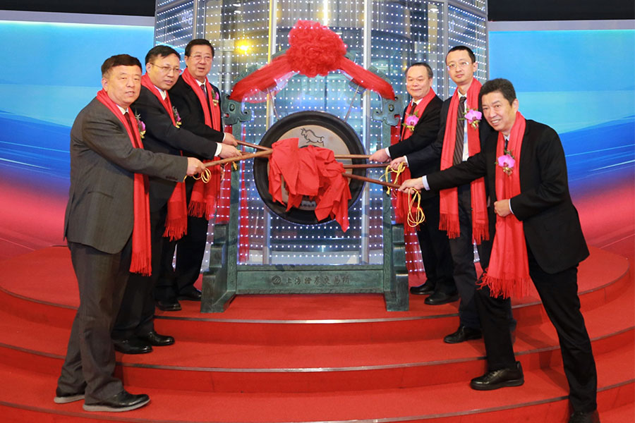 03嘉宾为taptap点点官网鸣锣开市 - 副本.jpg